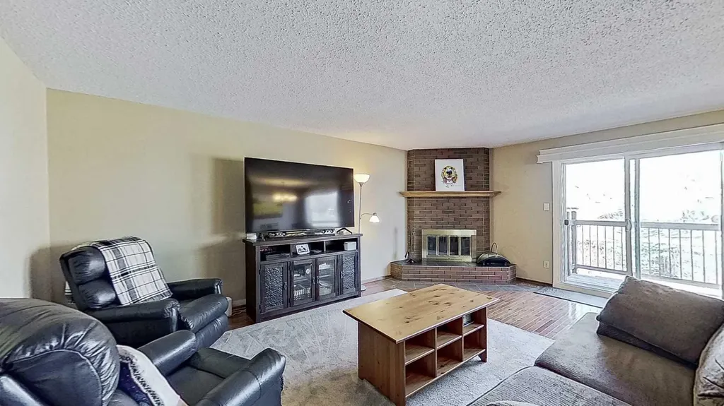 5801/ 5803 Dalgleish Road NW Calgary AB T3A 1K4
