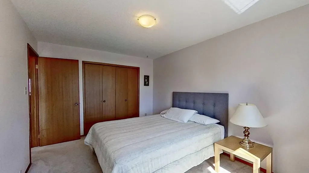 5801/ 5803 Dalgleish Road NW Calgary AB T3A 1K4