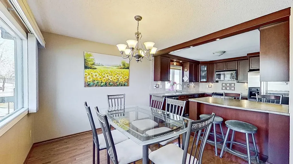 5801/ 5803 Dalgleish Road NW Calgary AB T3A 1K4