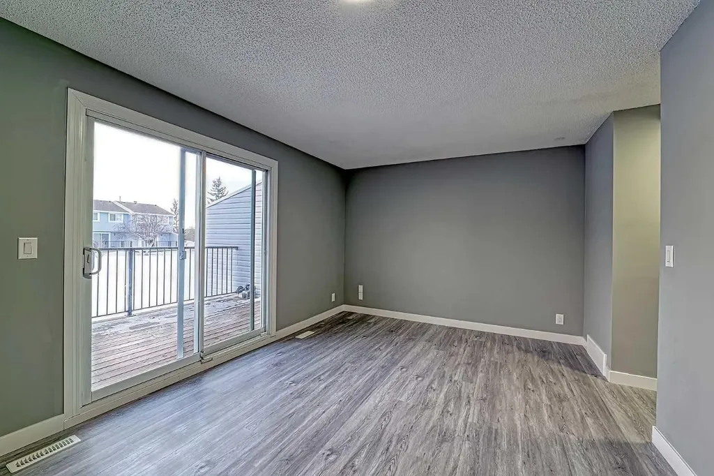 195 Manora Place NE Calgary AB T2A 5J8