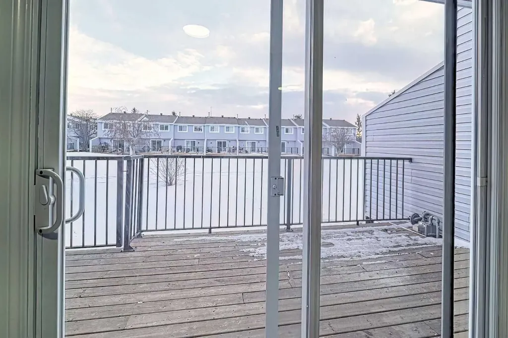 195 Manora Place NE Calgary AB T2A 5J8
