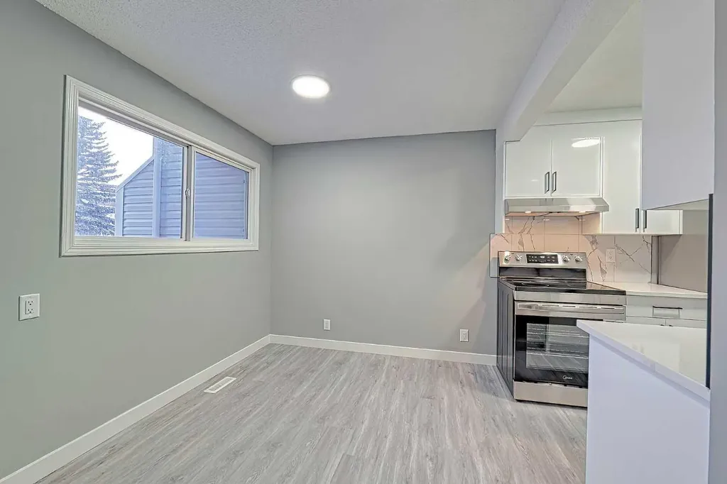 195 Manora Place NE Calgary AB T2A 5J8