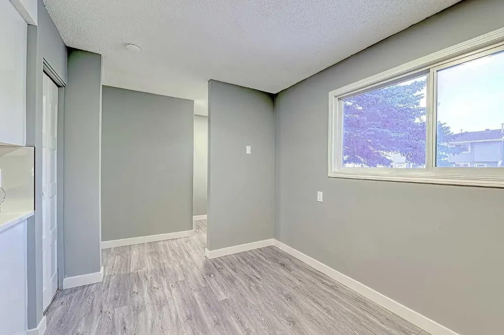 195 Manora Place NE Calgary AB T2A 5J8