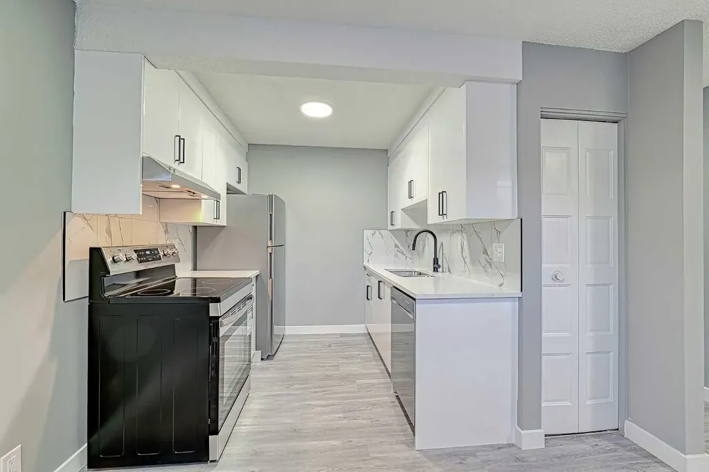 195 Manora Place NE Calgary AB T2A 5J8