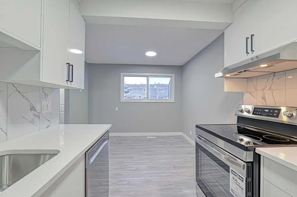 195 Manora Place NE Calgary AB T2A 5J8