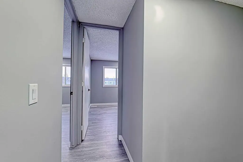195 Manora Place NE Calgary AB T2A 5J8
