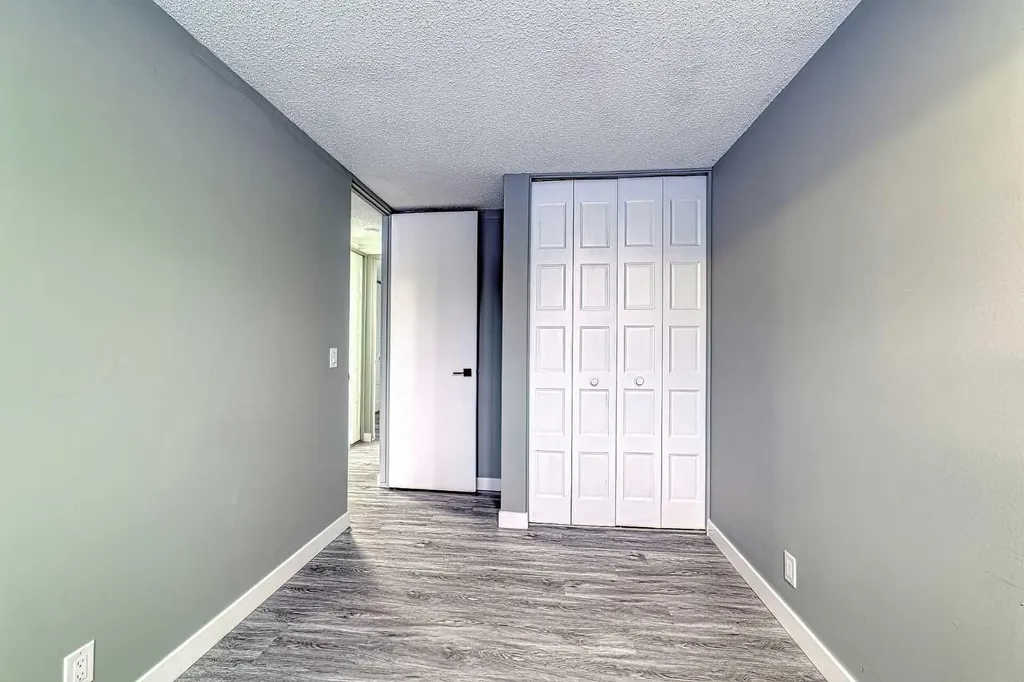 195 Manora Place NE Calgary AB T2A 5J8