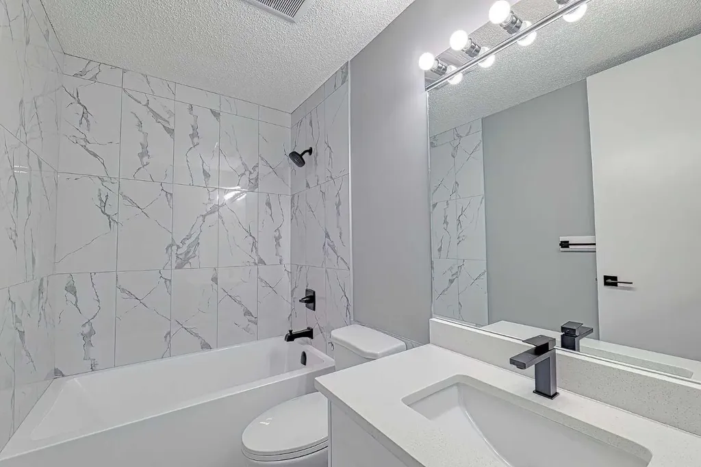 195 Manora Place NE Calgary AB T2A 5J8