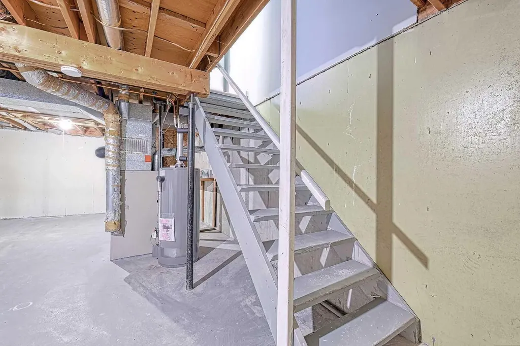 195 Manora Place NE Calgary AB T2A 5J8