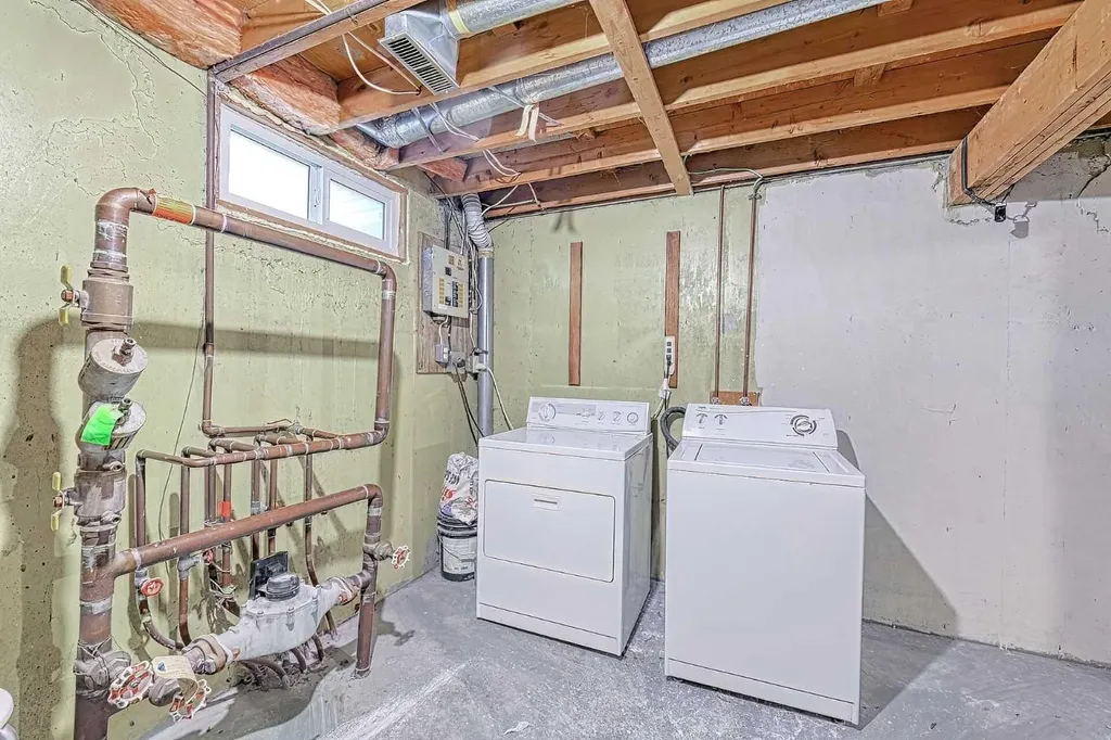 195 Manora Place NE Calgary AB T2A 5J8