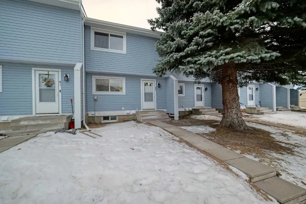 195 Manora Place NE Calgary AB T2A 5J8