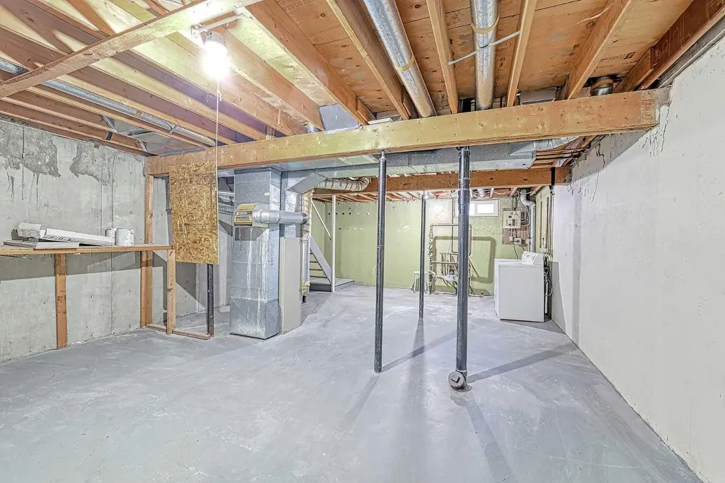 195 Manora Place NE Calgary AB T2A 5J8