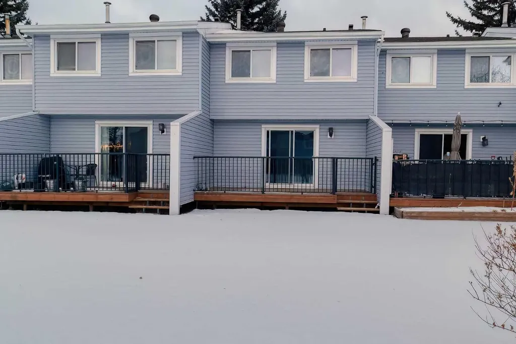 195 Manora Place NE Calgary AB T2A 5J8