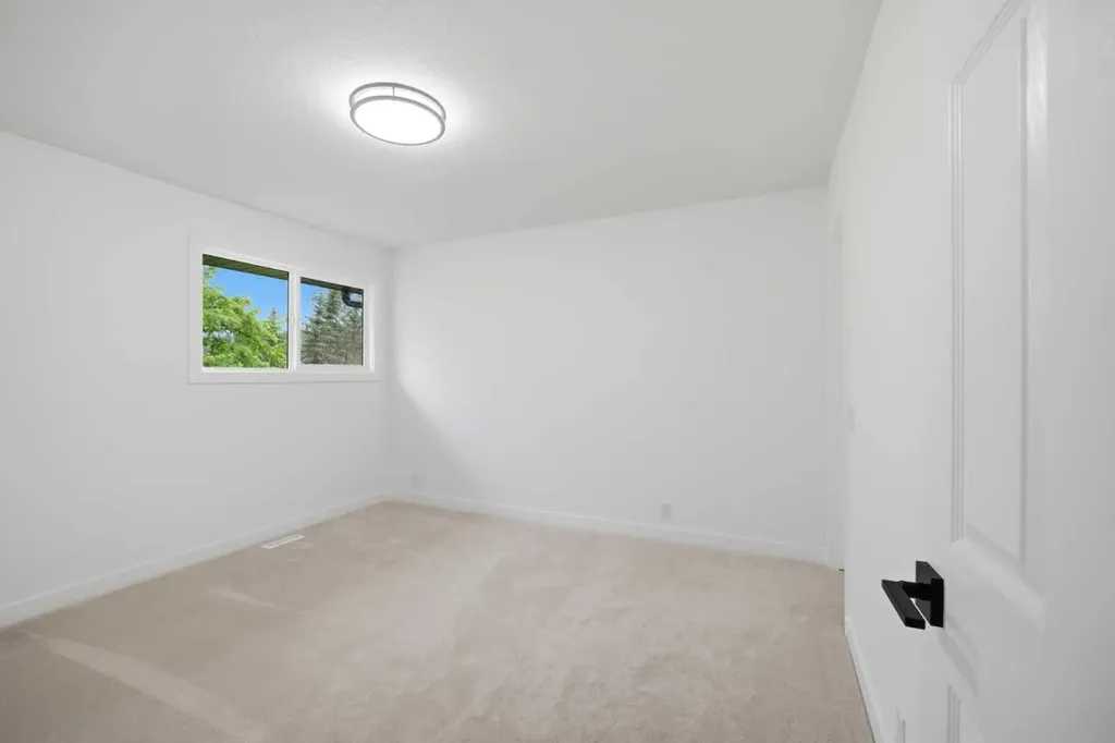 300 Edgehill Drive NW Calgary AB t3a2S3