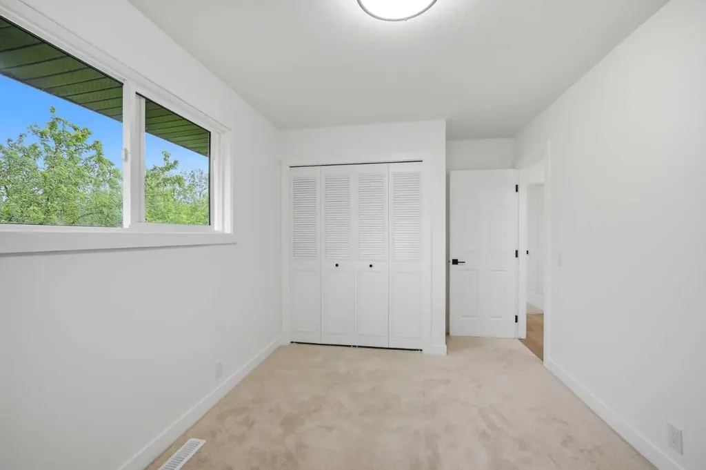 300 Edgehill Drive NW Calgary AB t3a2S3