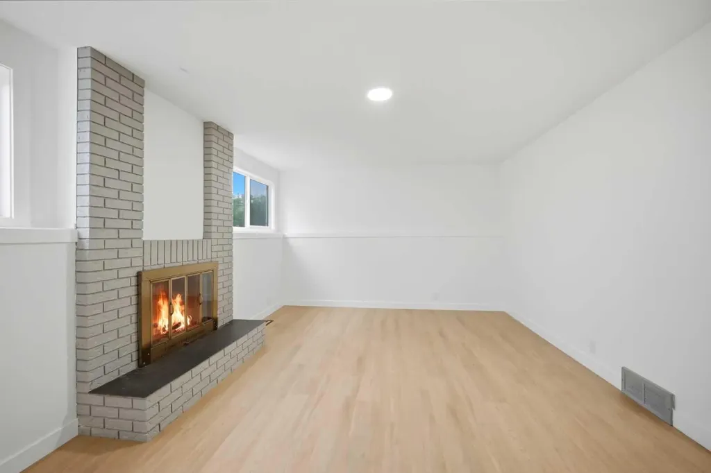 300 Edgehill Drive NW Calgary AB t3a2S3