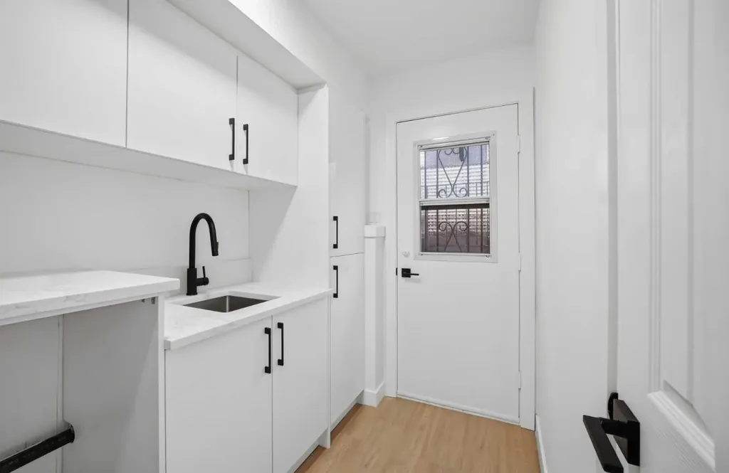 300 Edgehill Drive NW Calgary AB t3a2S3