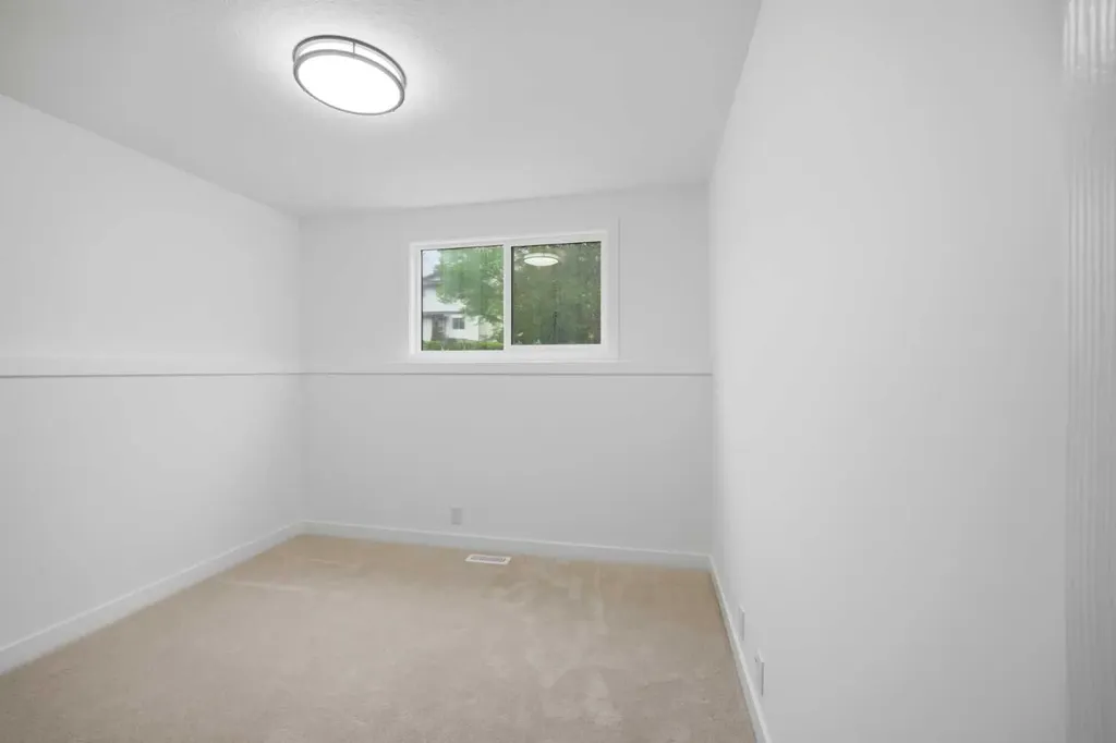 300 Edgehill Drive NW Calgary AB t3a2S3