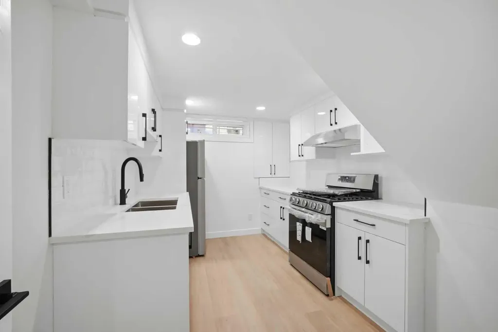 300 Edgehill Drive NW Calgary AB t3a2S3