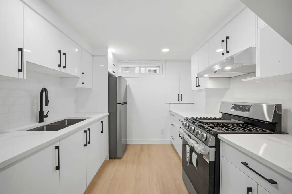 300 Edgehill Drive NW Calgary AB t3a2S3