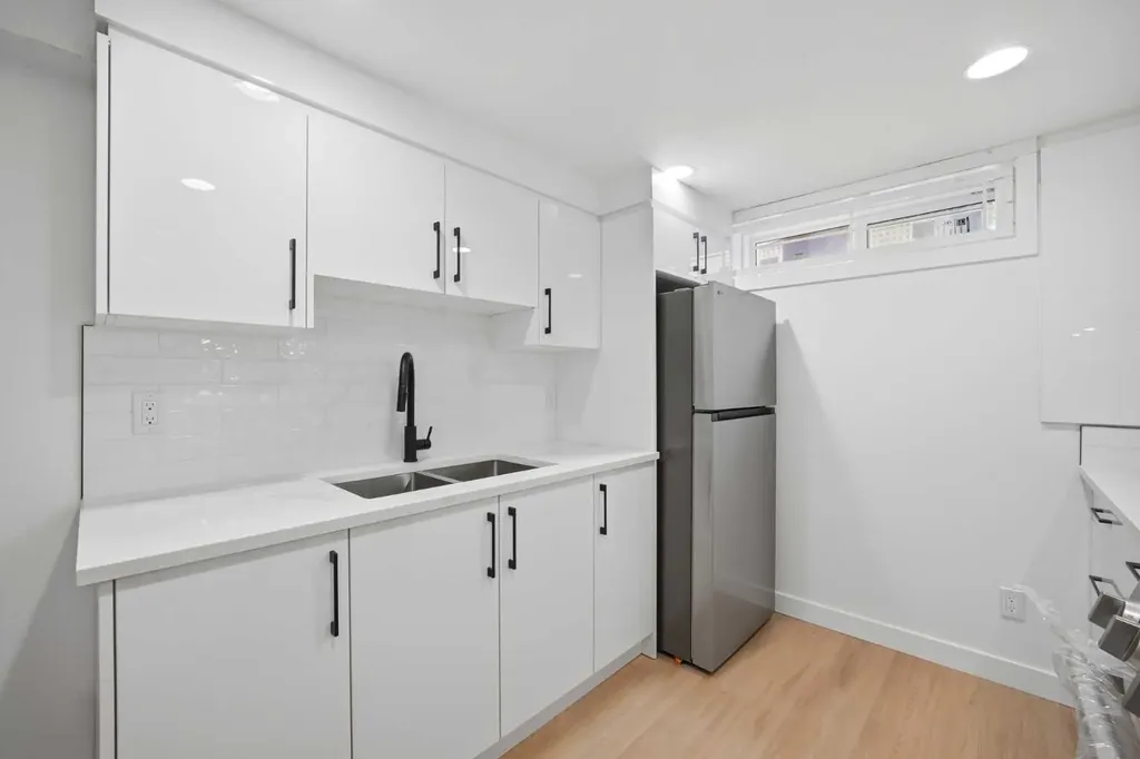 300 Edgehill Drive NW Calgary AB t3a2S3