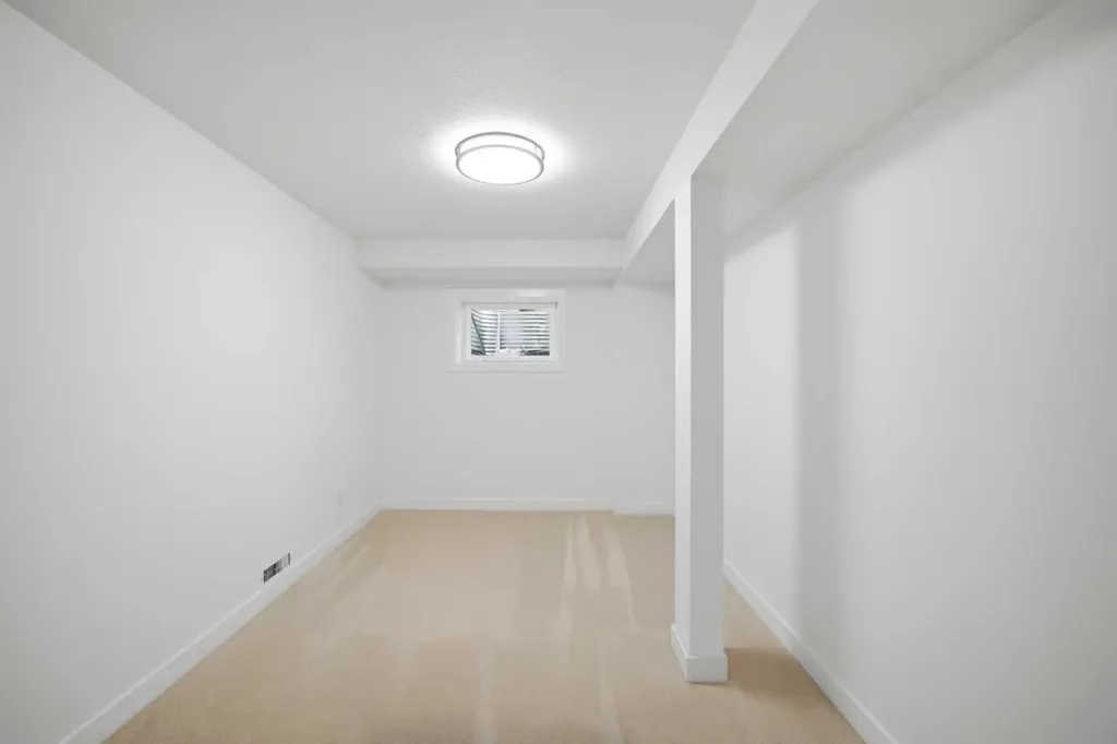300 Edgehill Drive NW Calgary AB t3a2S3