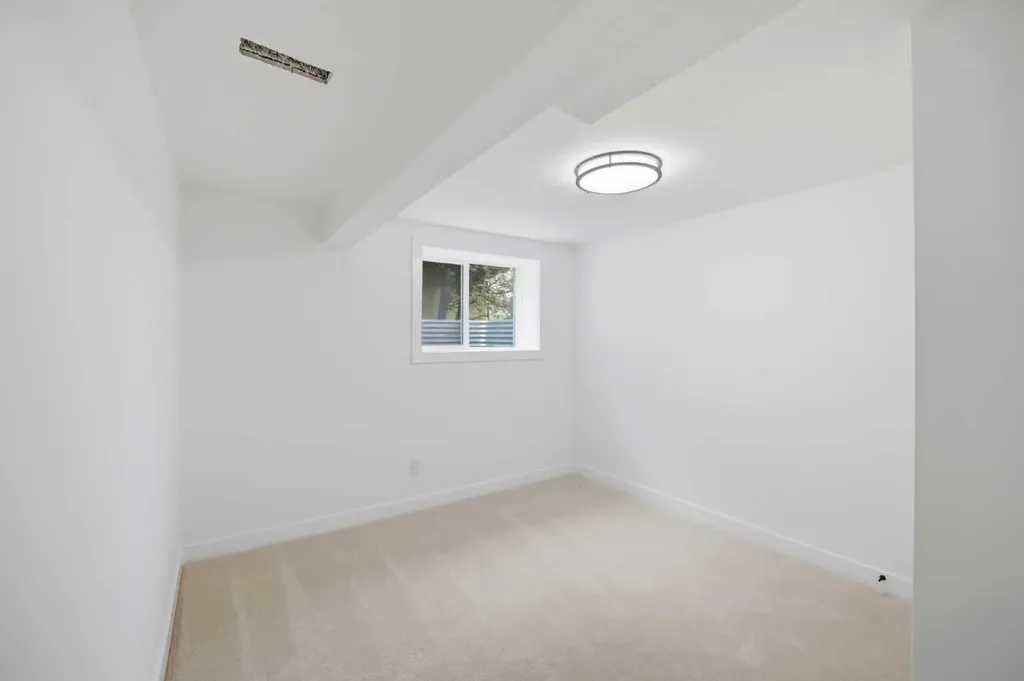 300 Edgehill Drive NW Calgary AB t3a2S3