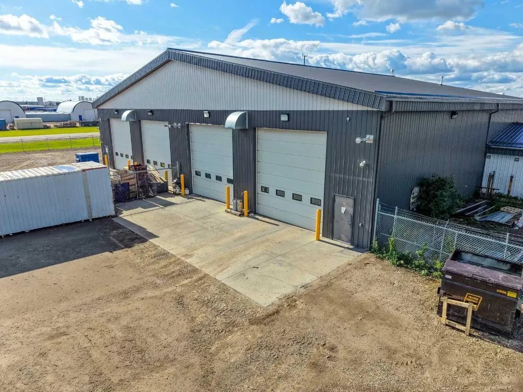9521 78 Avenue Clairmont AB T0H 0W0