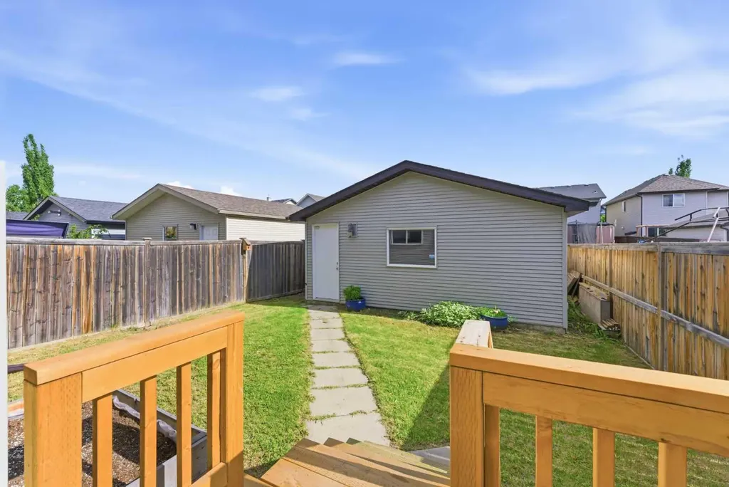 186 Cranberry Place SE Calgary AB T3M 0G8