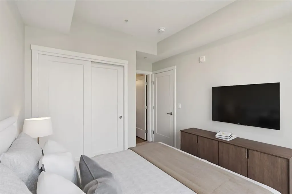 700 Shawnee Square SW Calgary AB T2Y 0Z6