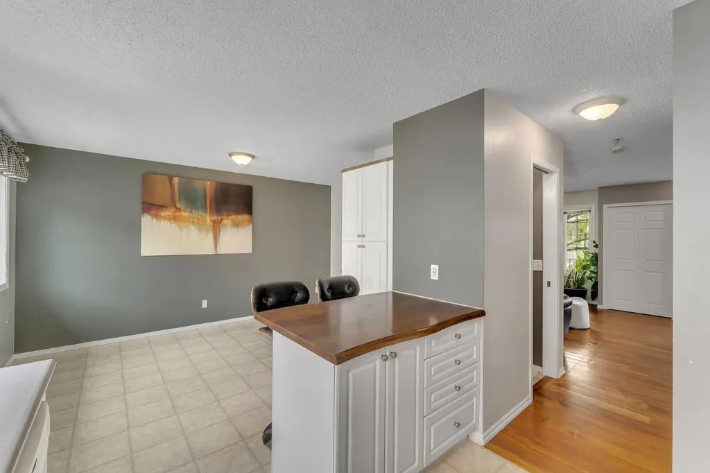 4 Stonegate Drive NW Airdrie AB T4B 2T2