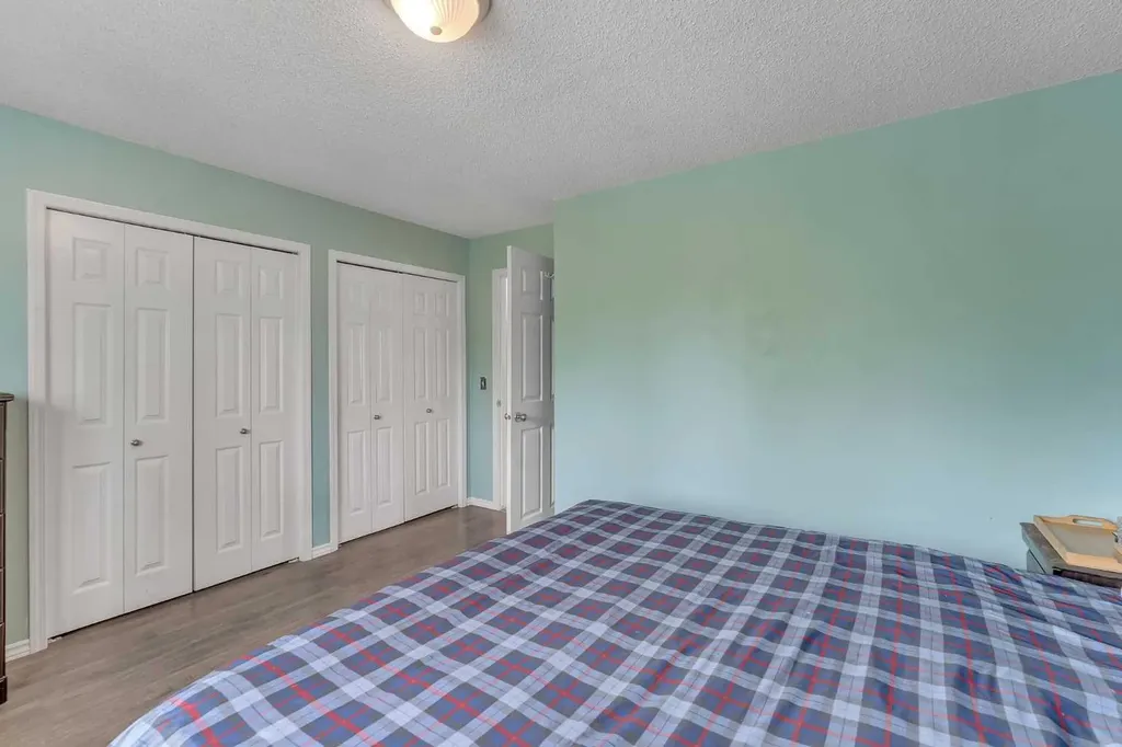 4 Stonegate Drive NW Airdrie AB T4B 2T2