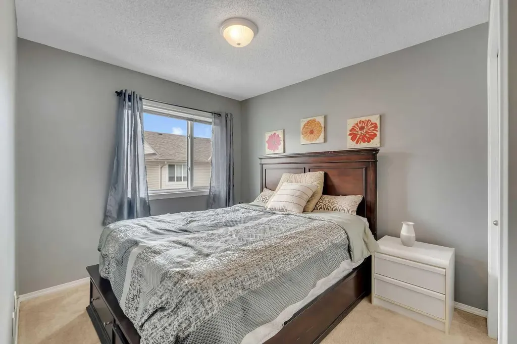 4 Stonegate Drive NW Airdrie AB T4B 2T2
