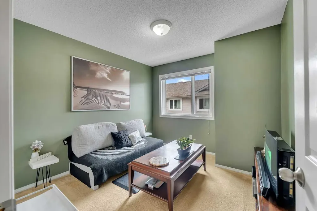 4 Stonegate Drive NW Airdrie AB T4B 2T2