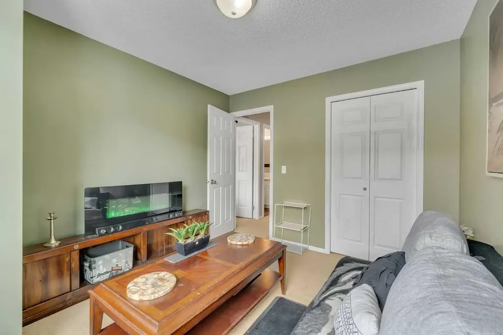 4 Stonegate Drive NW Airdrie AB T4B 2T2