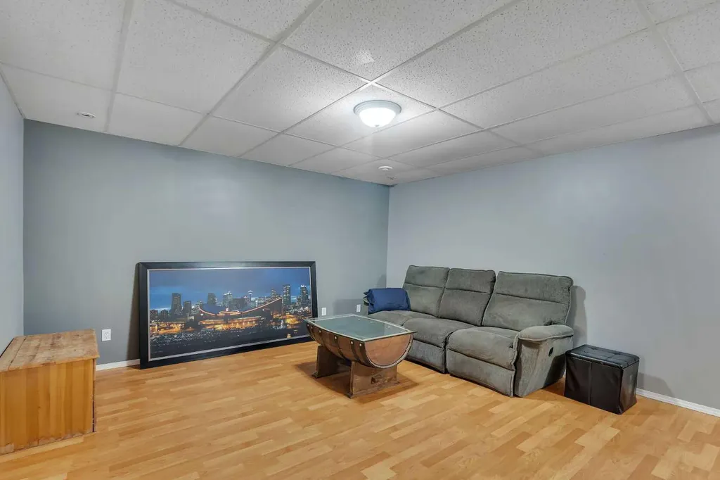 4 Stonegate Drive NW Airdrie AB T4B 2T2