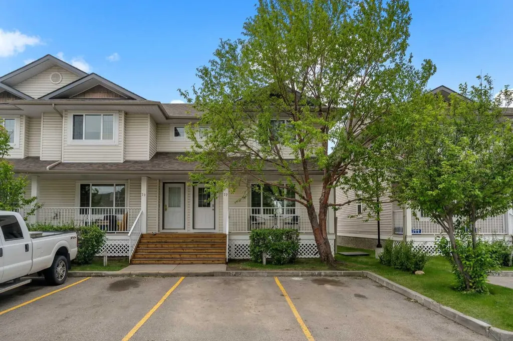 4 Stonegate Drive NW Airdrie AB T4B 2T2