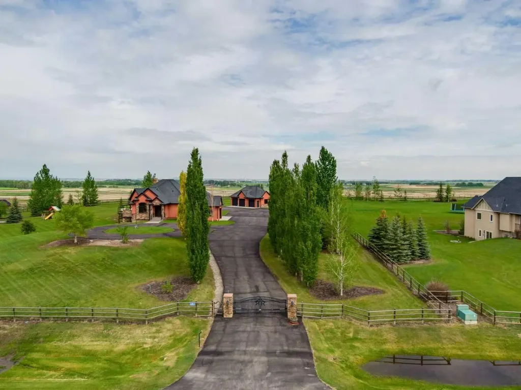 8 Shannon Loop Rural Foothills County AB T1S 5B3