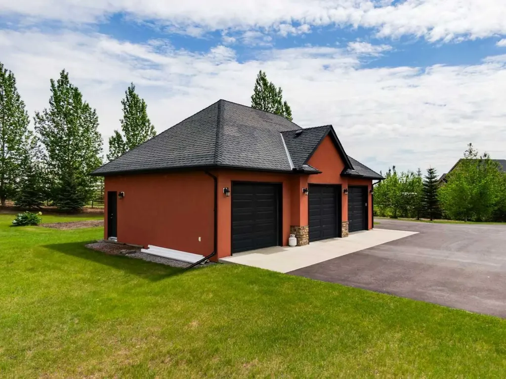 8 Shannon Loop Rural Foothills County AB T1S 5B3
