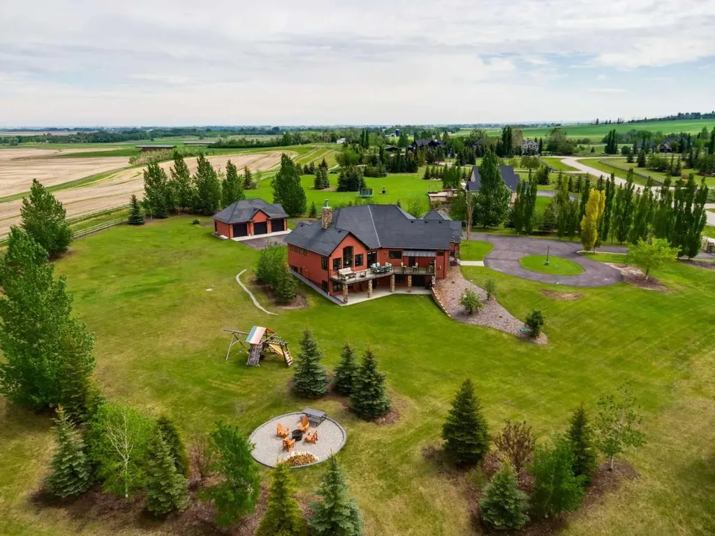 8 Shannon Loop Rural Foothills County AB T1S 5B3