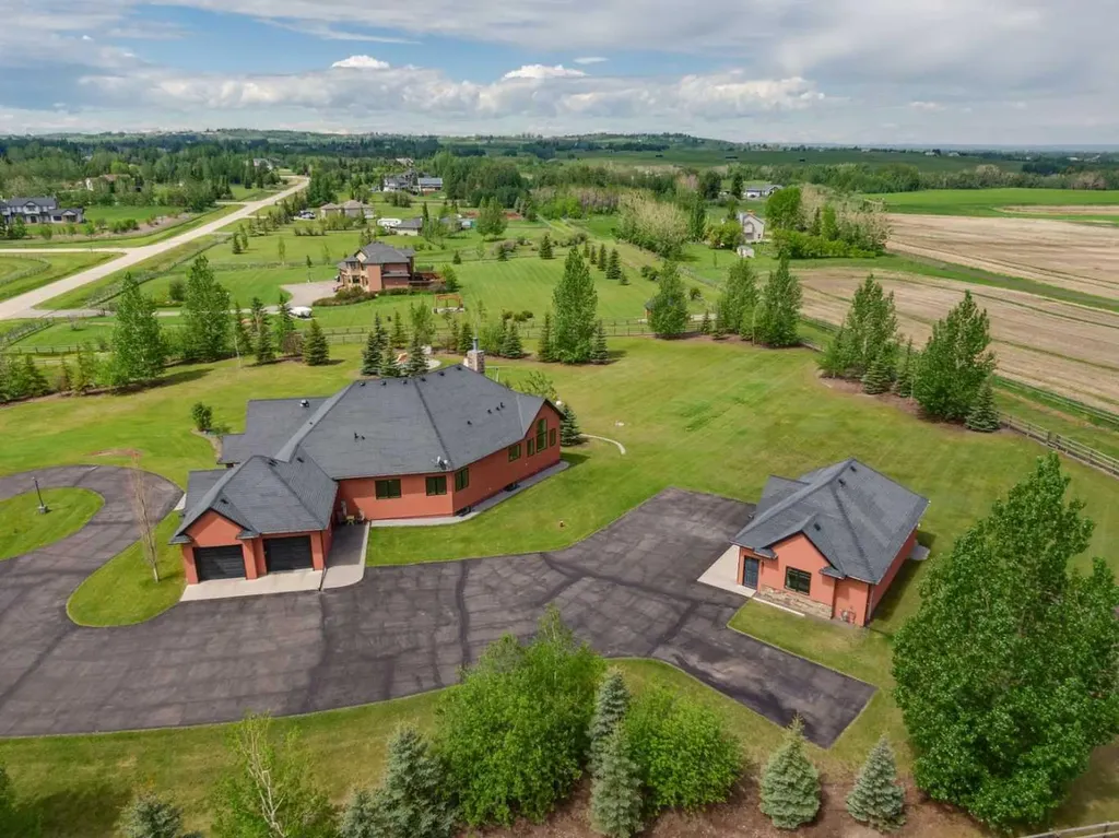 8 Shannon Loop Rural Foothills County AB T1S 5B3