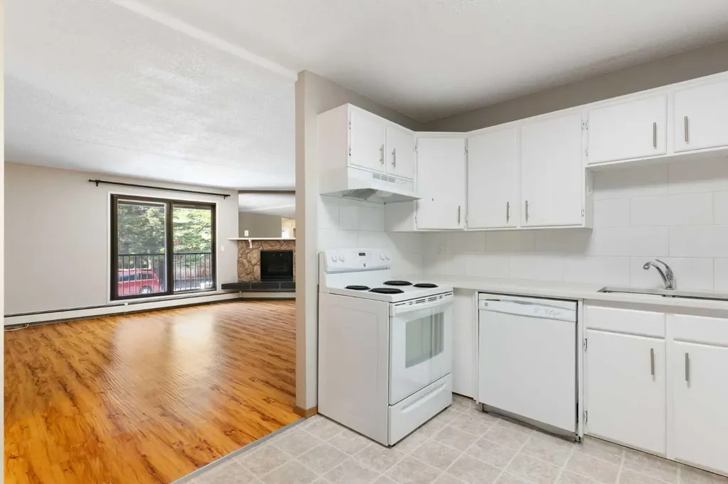 4001C 49 Street NW Calgary AB T3A 2C9