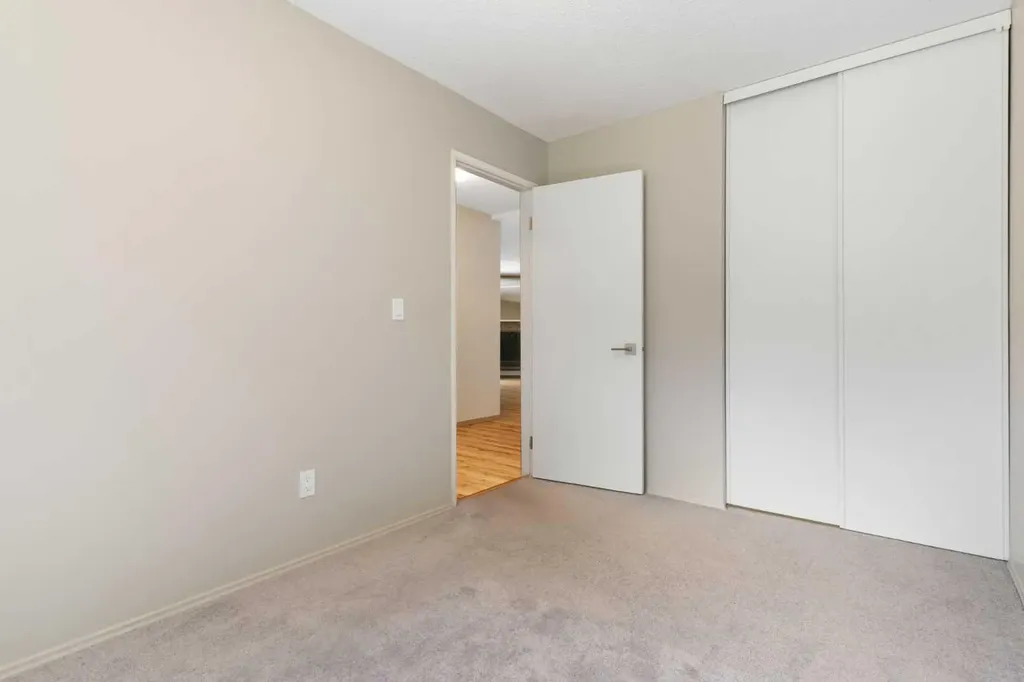 4001C 49 Street NW Calgary AB T3A 2C9