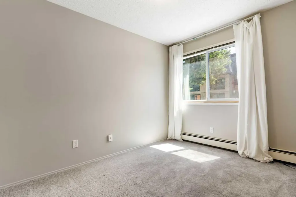 4001C 49 Street NW Calgary AB T3A 2C9