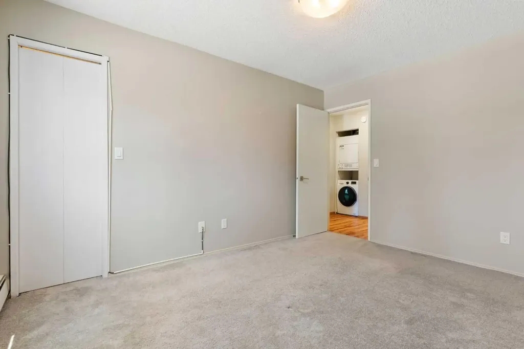 4001C 49 Street NW Calgary AB T3A 2C9