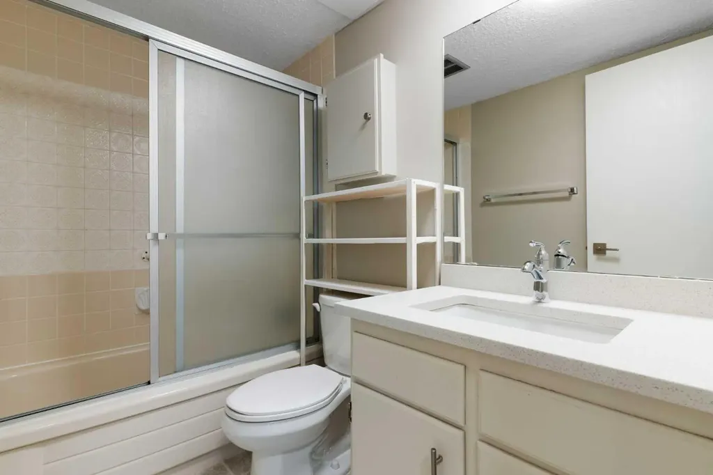 4001C 49 Street NW Calgary AB T3A 2C9