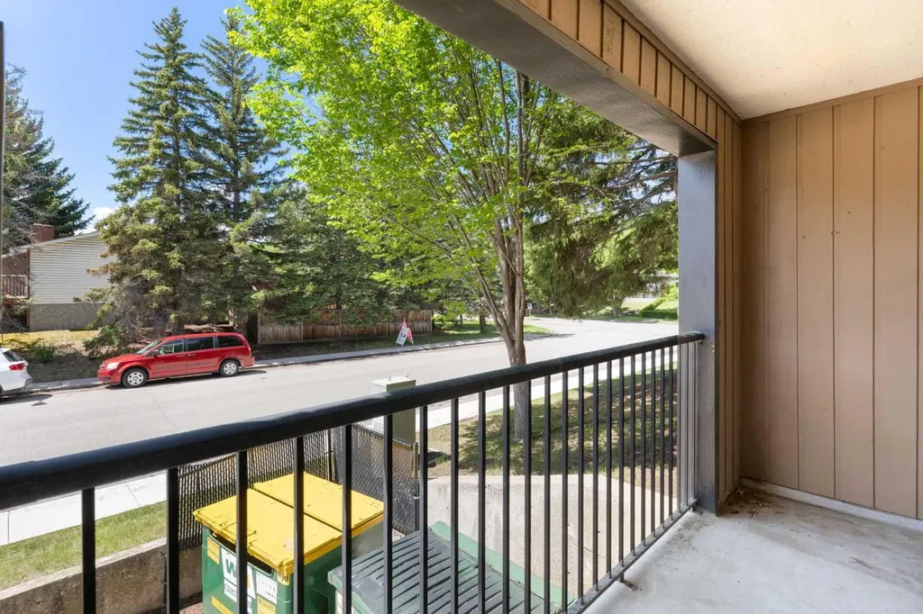 4001C 49 Street NW Calgary AB T3A 2C9