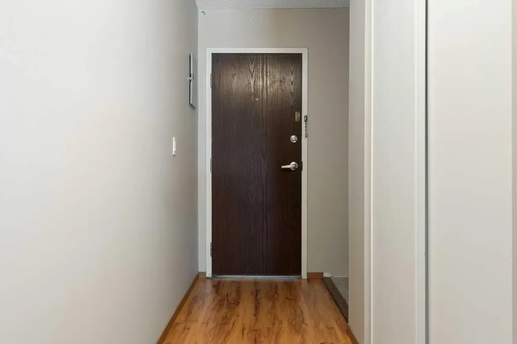4001C 49 Street NW Calgary AB T3A 2C9