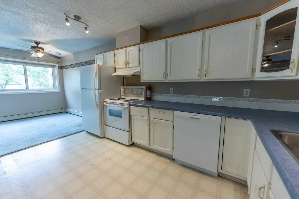 4904 51 Avenue Eckville AB T0M 0X0