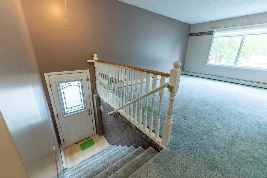 4904 51 Avenue Eckville AB T0M 0X0